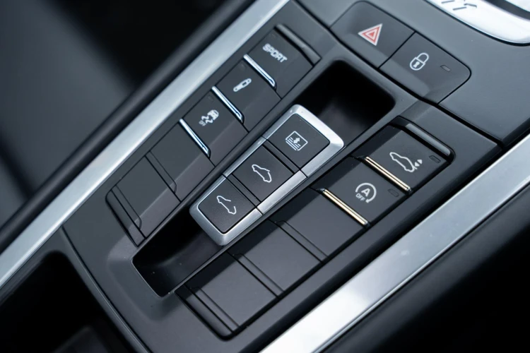 Vehicle Image 18