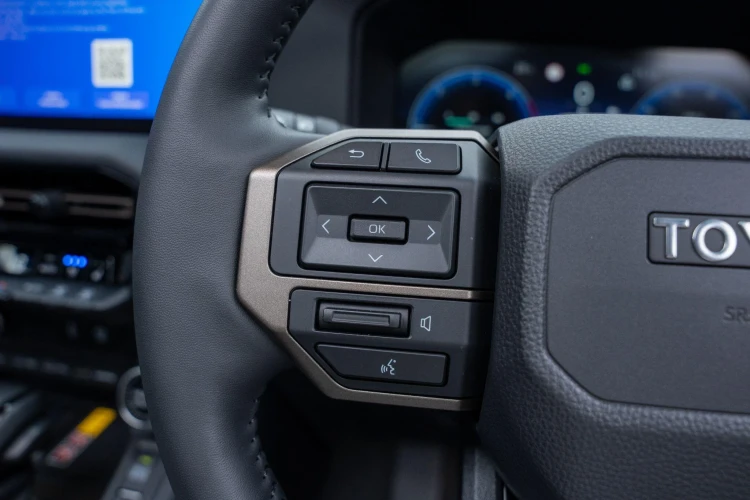 Vehicle Image 24