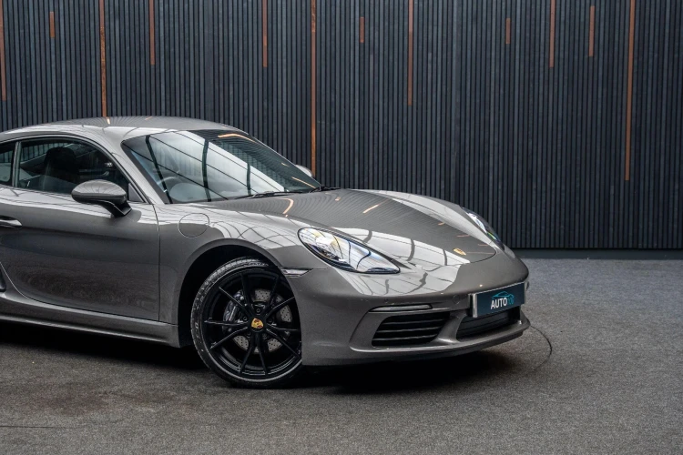 Vehicle Image 9
