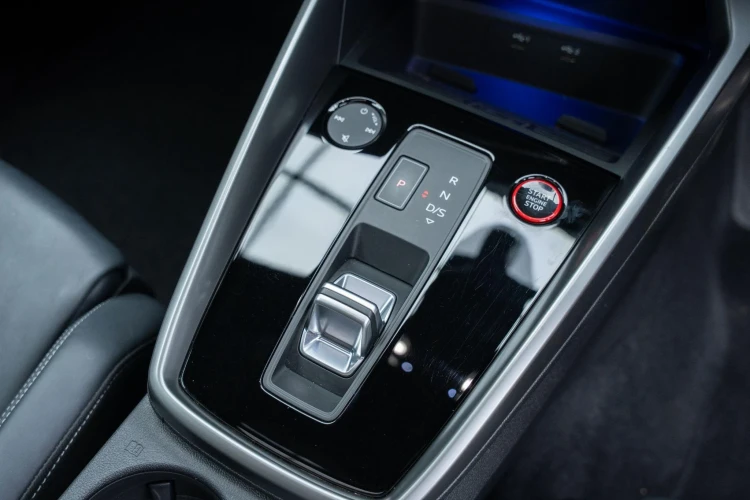 Vehicle Image 36