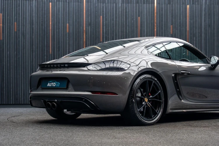 Vehicle Image 21