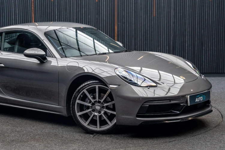 Vehicle Image 9