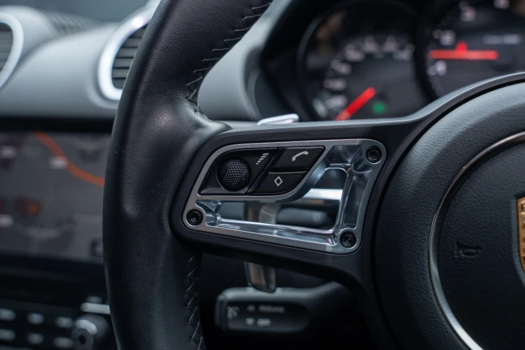 Vehicle Image 32