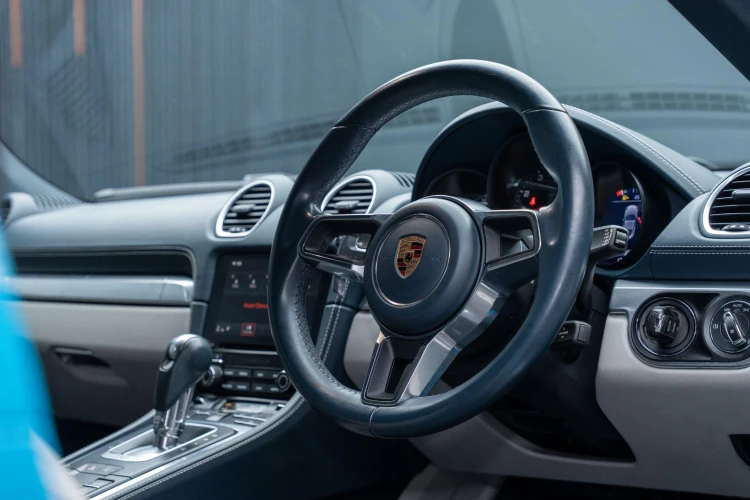 Vehicle Image 4