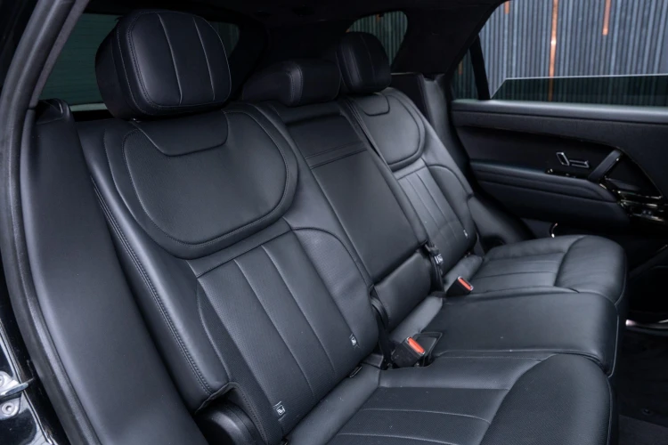 Vehicle Image 14