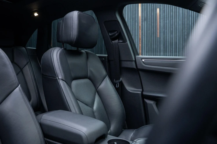 Vehicle Image 36