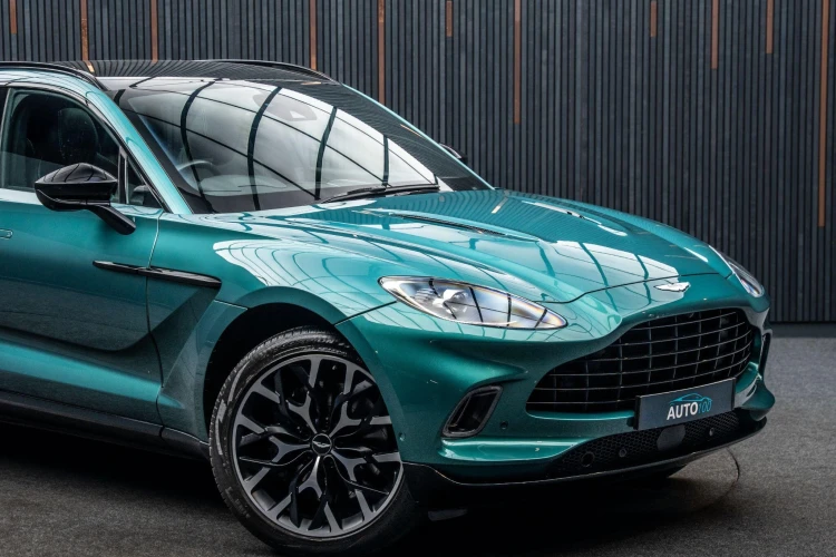Vehicle Image 9
