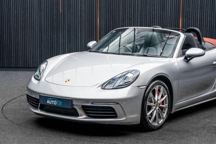 Vehicle Image 11