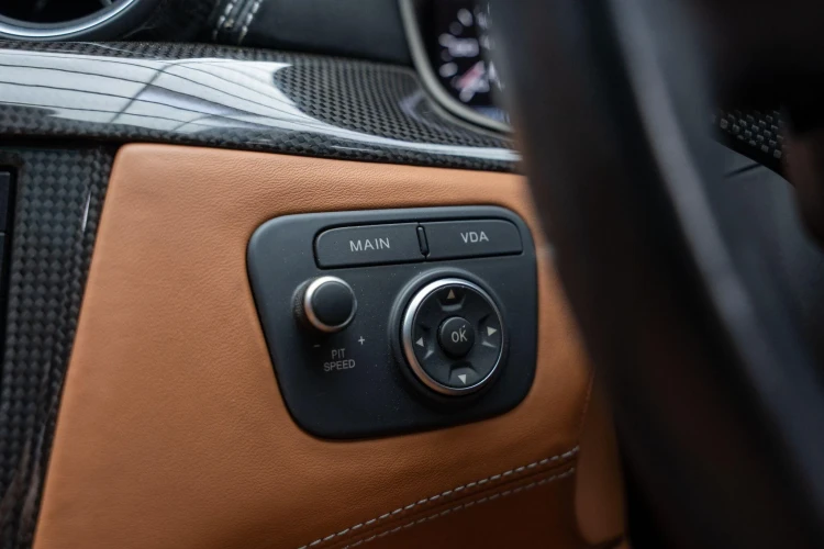 Vehicle Image 35