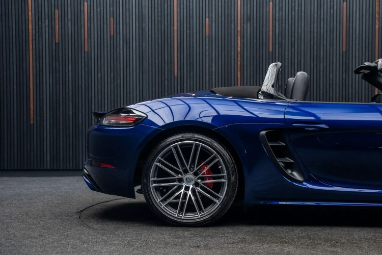 Vehicle Image 21