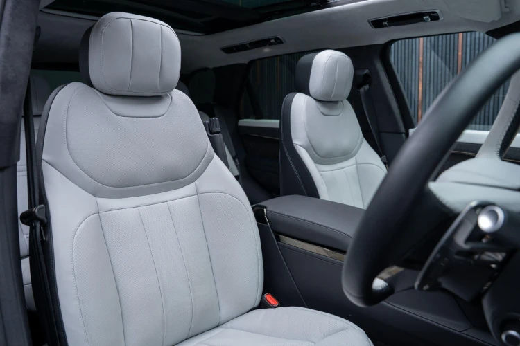 Vehicle Image 12