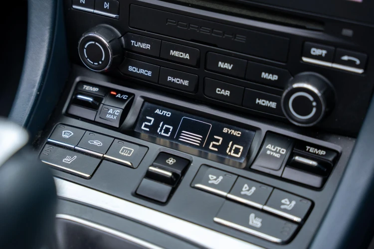 Vehicle Image 18
