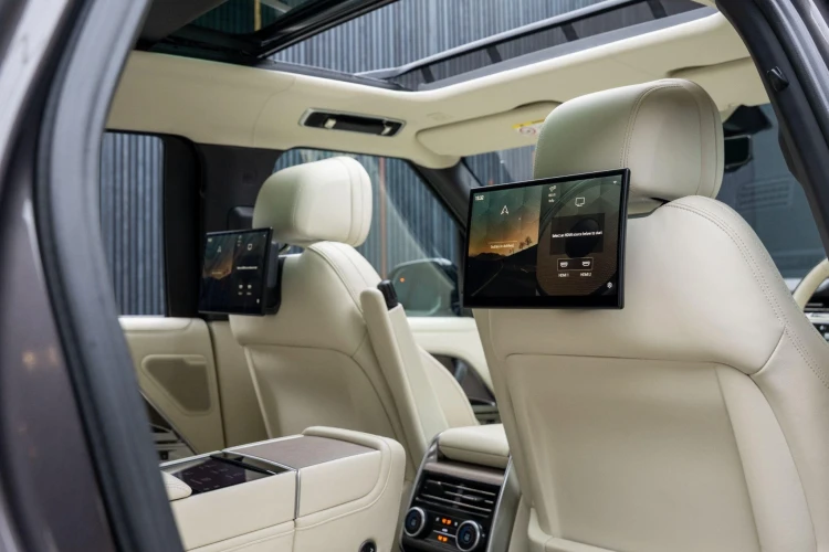 Vehicle Image 6