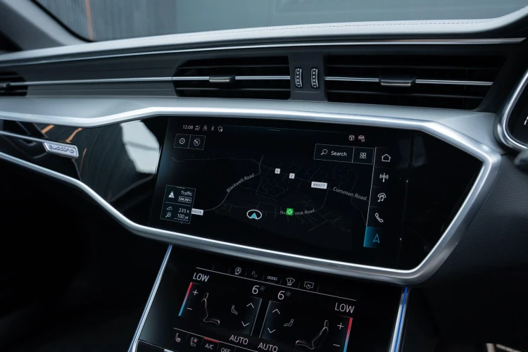 Vehicle Image 8
