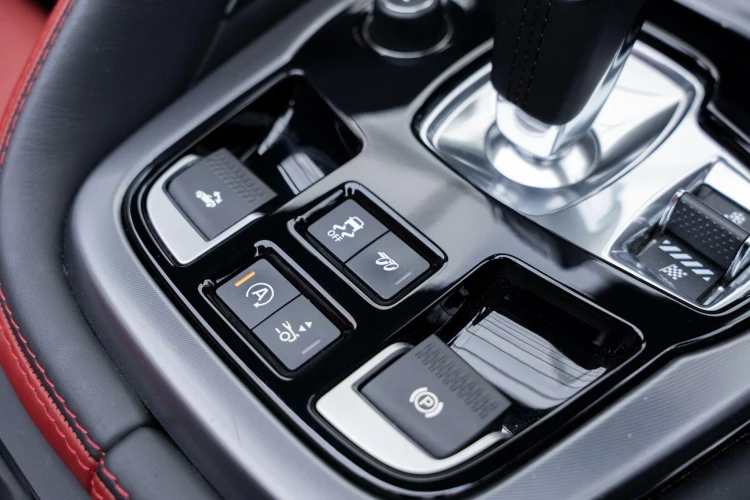 Vehicle Image 32