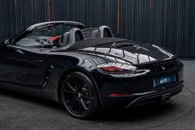 Vehicle Image 21