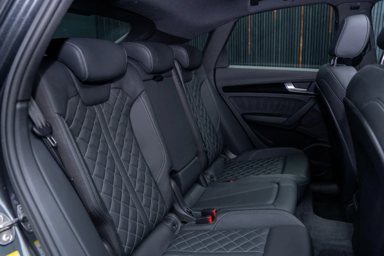 Vehicle Image 14