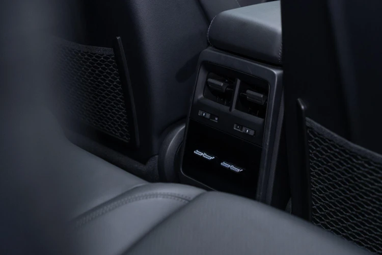 Vehicle Image 38