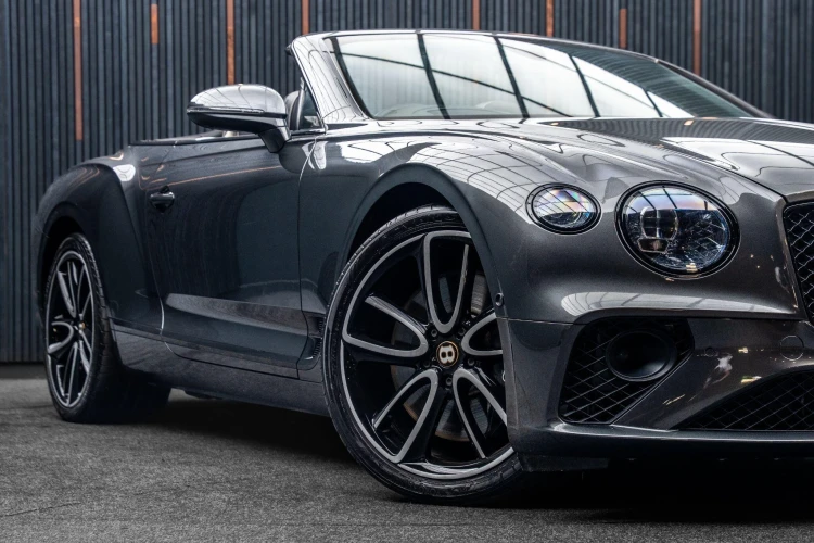 Vehicle Image 9