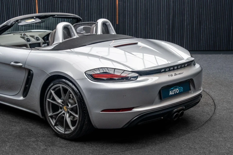 Vehicle Image 21