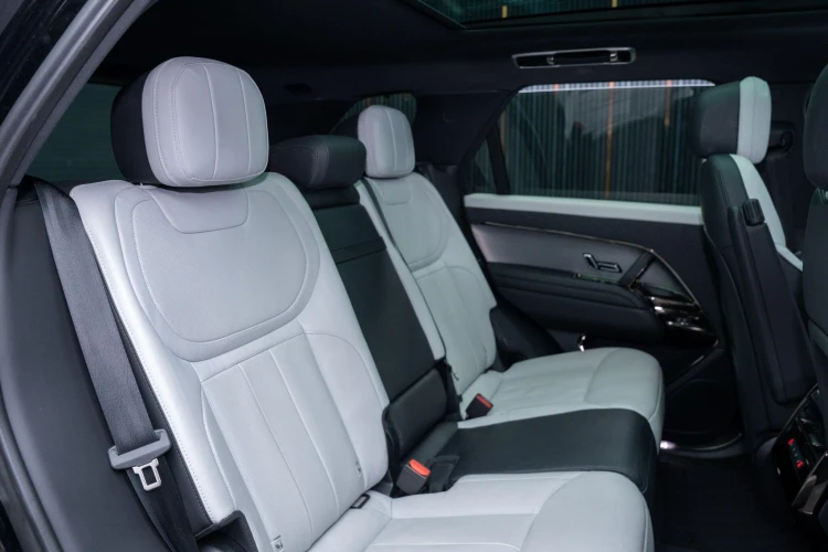Vehicle Image 14