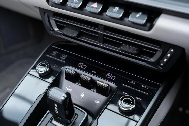 Vehicle Image 35