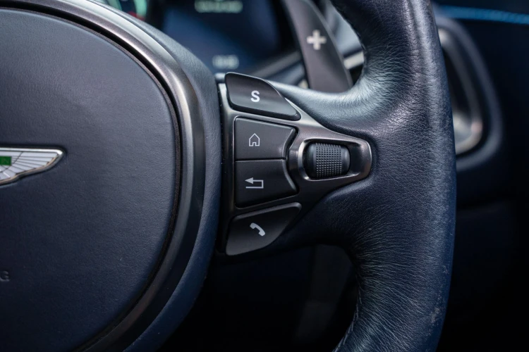 Vehicle Image 32