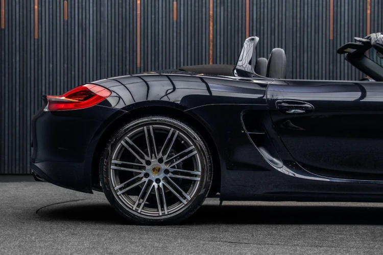 Vehicle Image 23