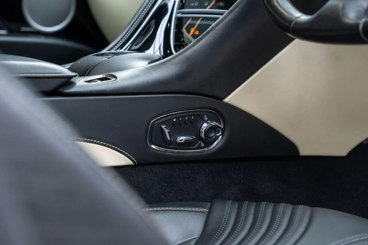 Vehicle Image 16