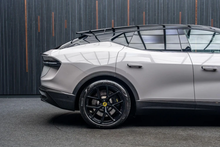 Vehicle Image 21