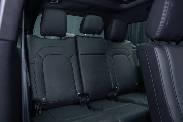 Vehicle Image 16