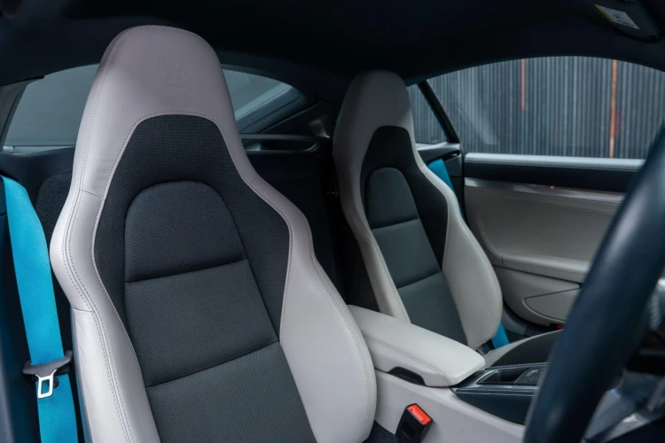 Vehicle Image 12