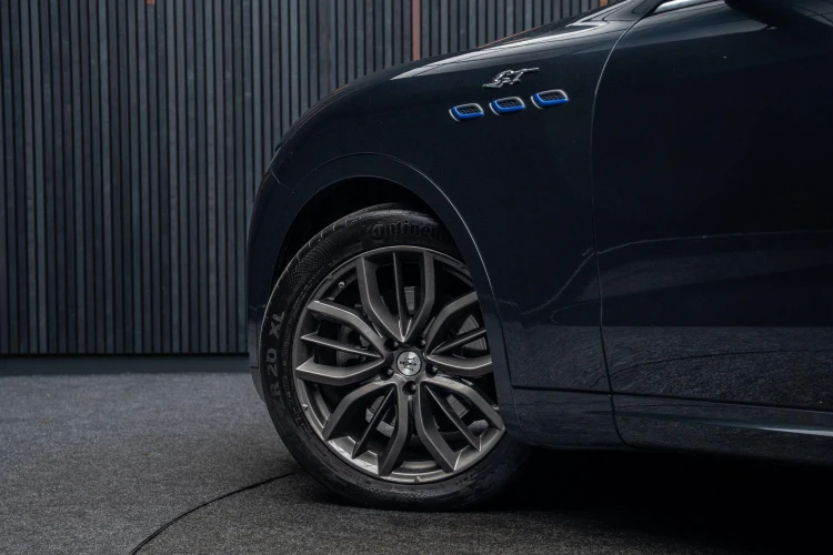 Vehicle Image 15