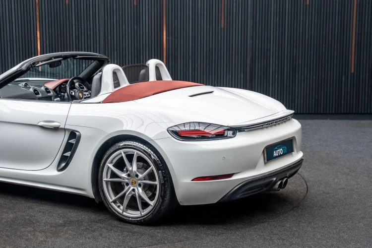 Vehicle Image 21
