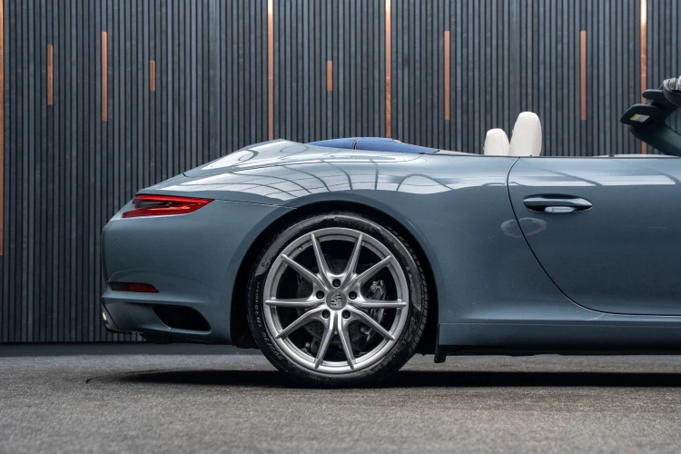 Vehicle Image 21