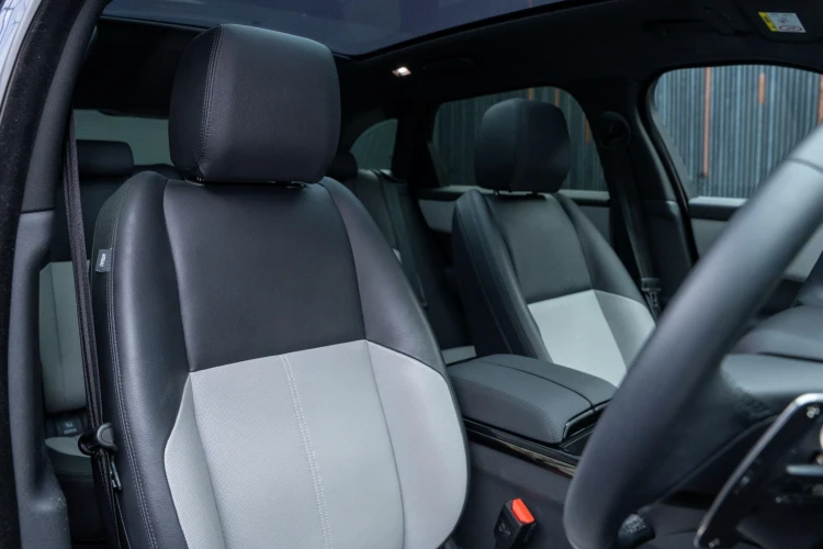 Vehicle Image 12
