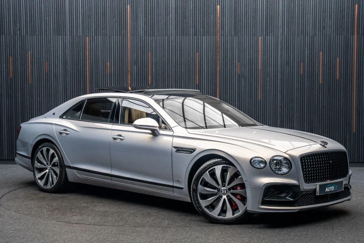 Vehicle Image 6