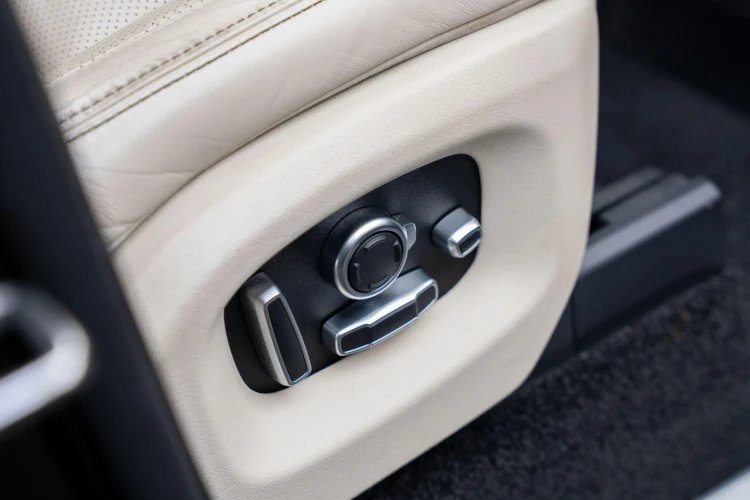 Vehicle Image 42