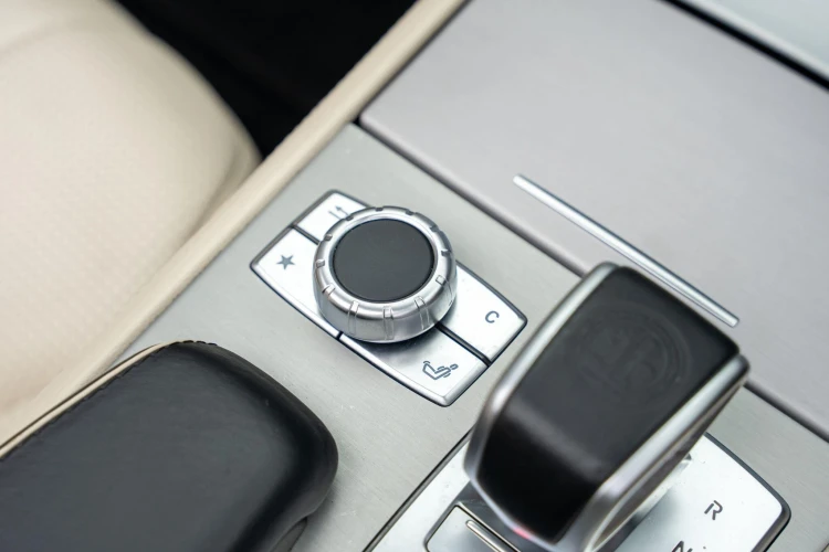 Vehicle Image 36