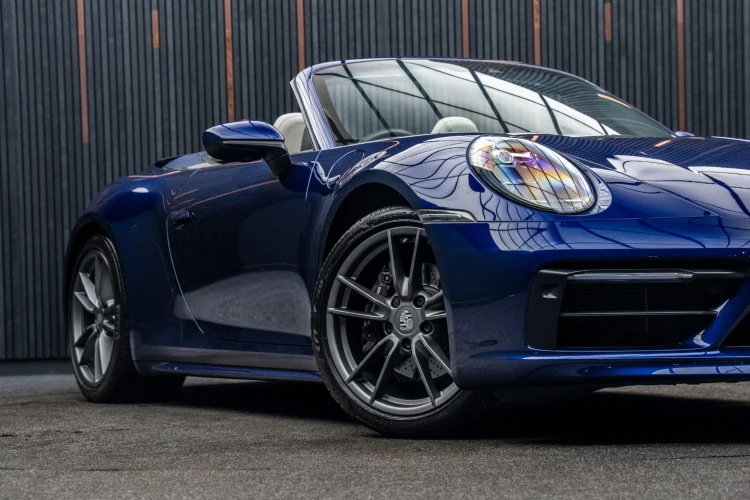 Vehicle Image 9