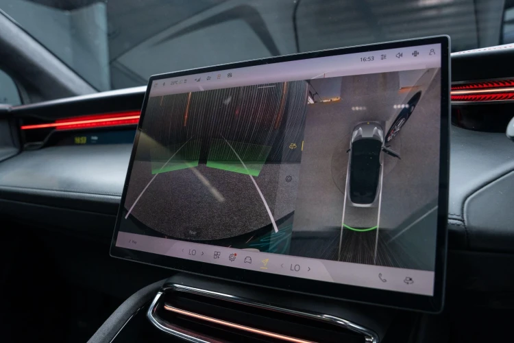 Vehicle Image 8