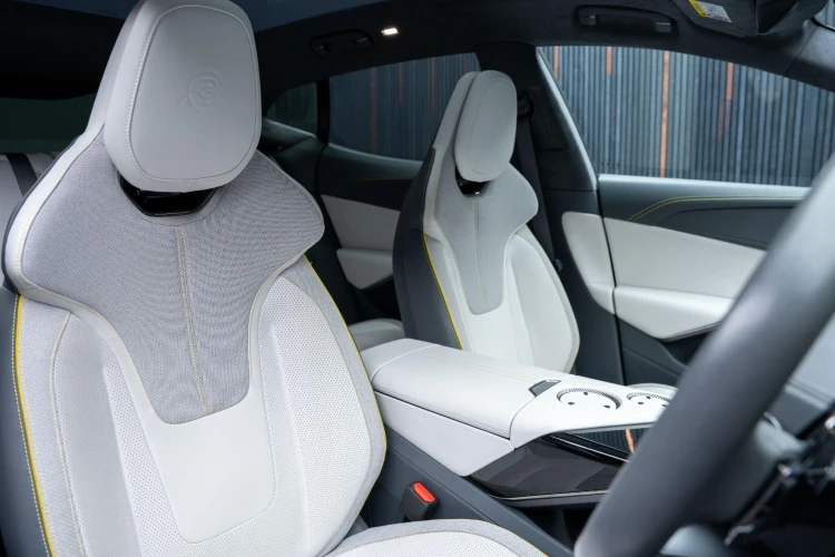 Vehicle Image 12