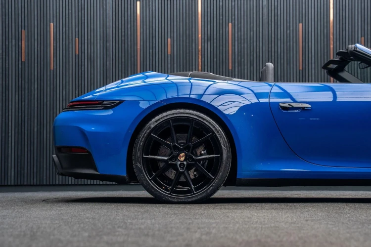 Vehicle Image 21