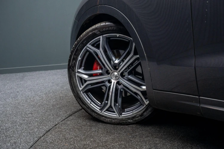 Vehicle Image 13
