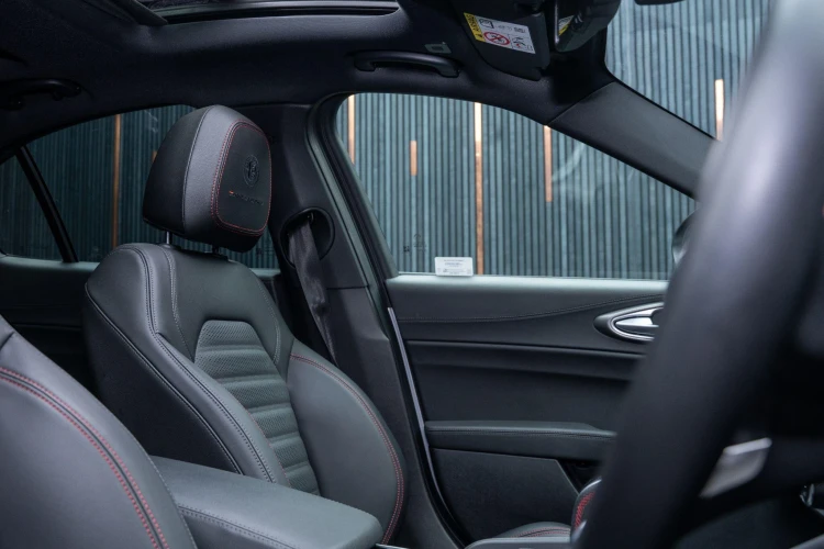 Vehicle Image 30