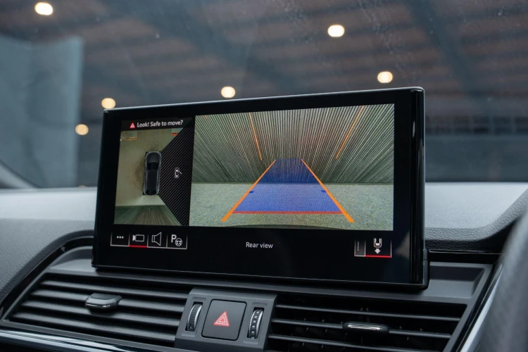 Vehicle Image 8