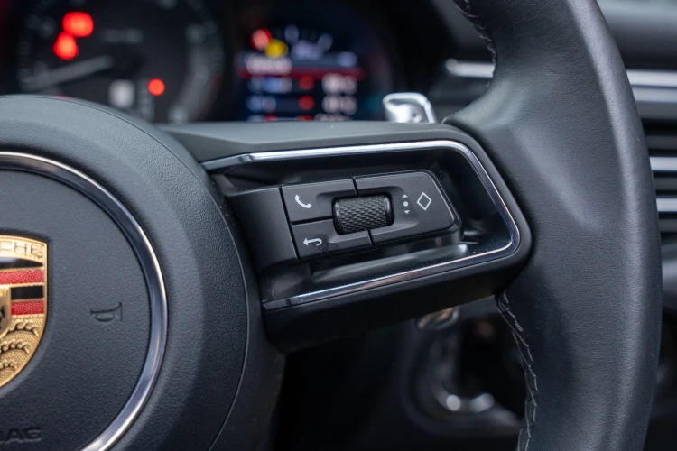 Vehicle Image 32