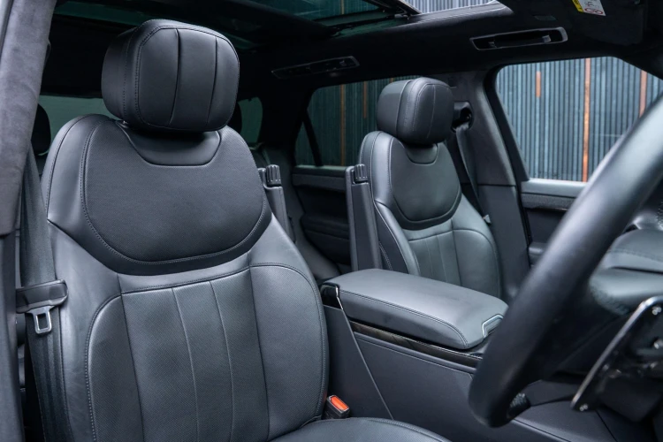 Vehicle Image 12
