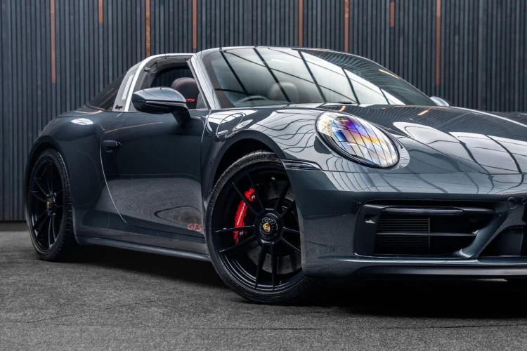 Vehicle Image 9