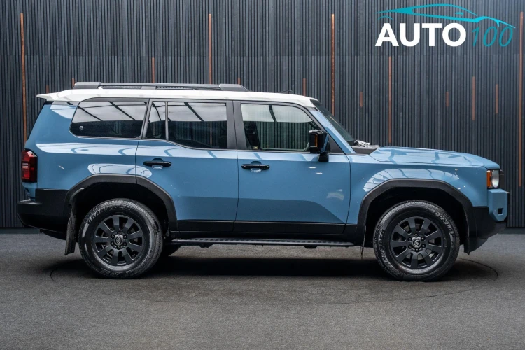 Vehicle Image 11